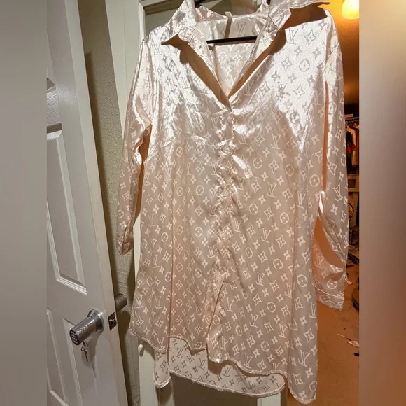 Silk-Feel Cream Logo-Print Button Front dress Shirt fashion insprd. - Picture 3 of 3